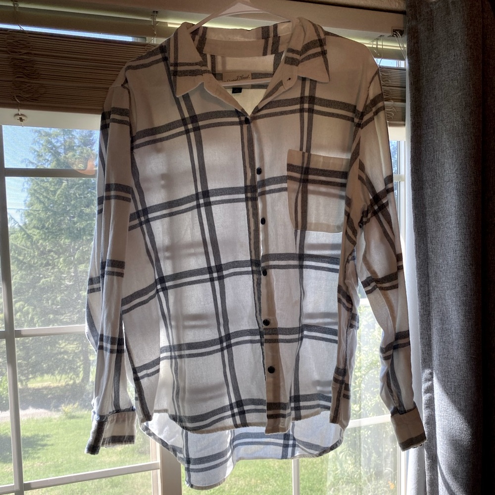 Universal Thread Women’s plaid button up top